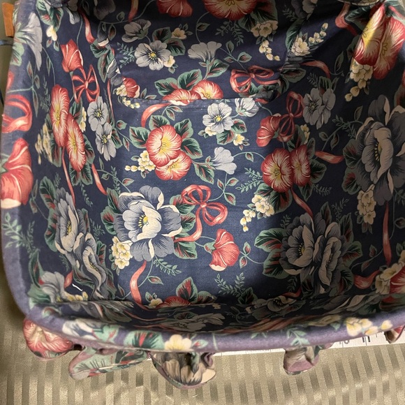 Longaberger Woven Picnic Basket with Floral Blue Liner - Picture 9 of 12